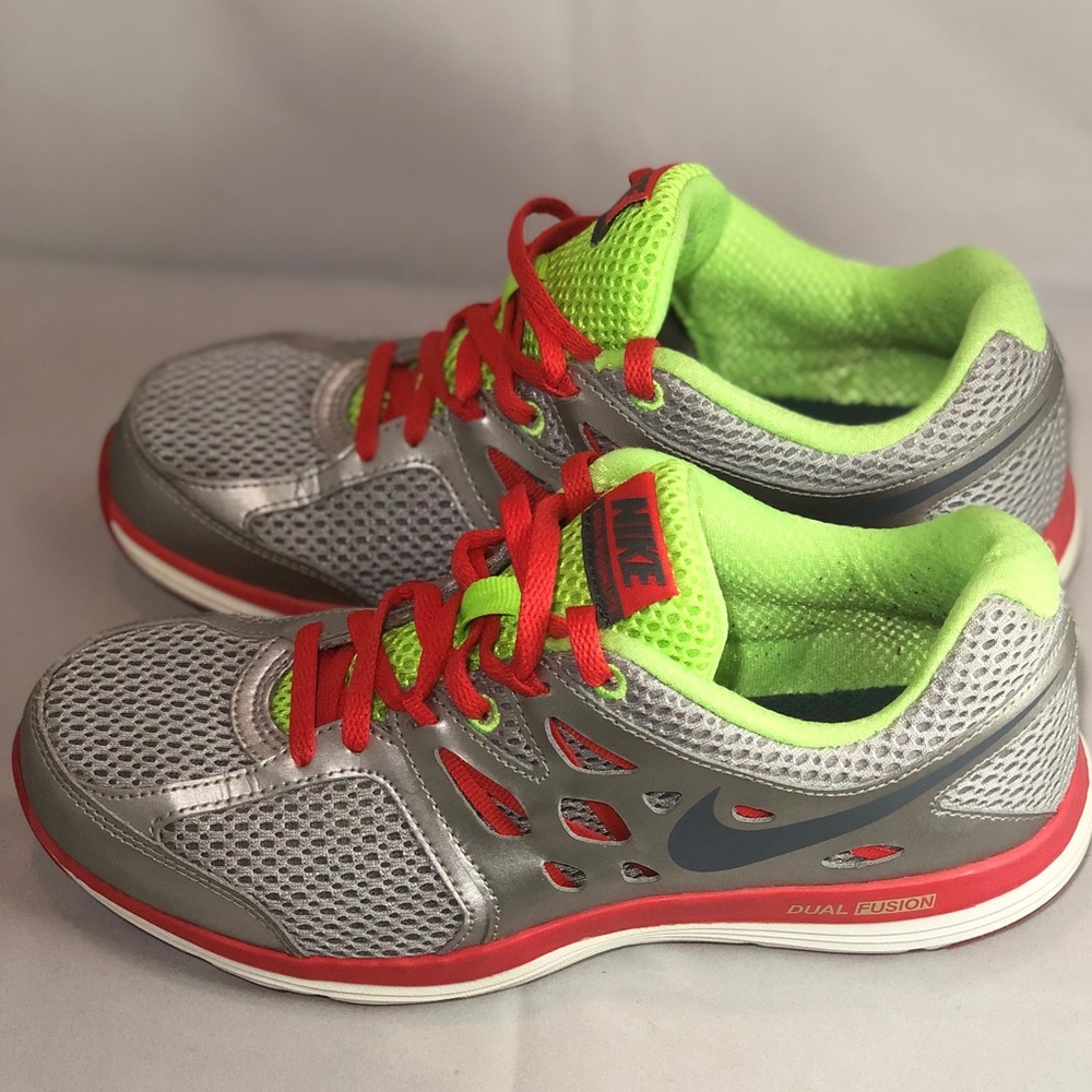 💜 Nike Dual Fusion Sneakers